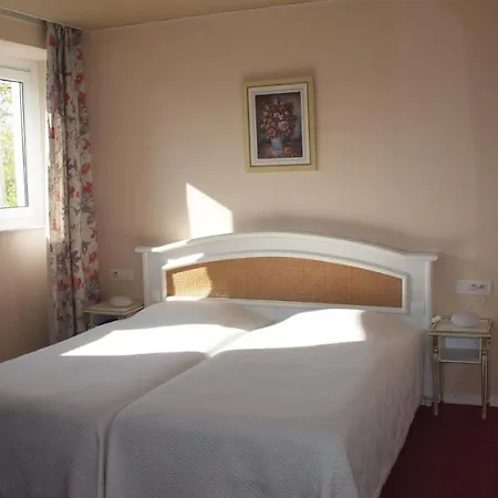 Au Moulin Hotel *